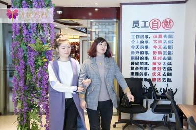 喜訊喜訊-鄭州市馬總加盟無憂媽媽產后恢復給當?shù)貙殝寧砹烁Ｒ? />
</span>
<span id=